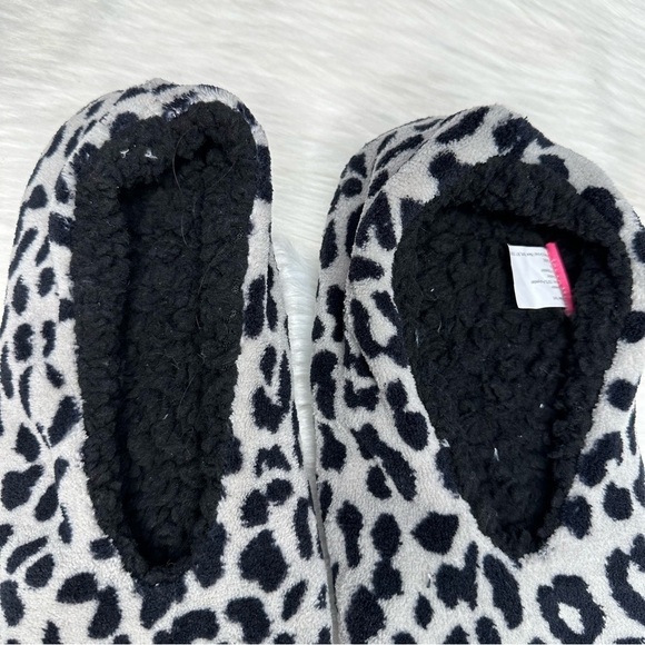Isaac Mizrahi Slippers Women's Large 8.5-10 Leopard Sherpa Lined Slip On Black - Picture 4 of 7